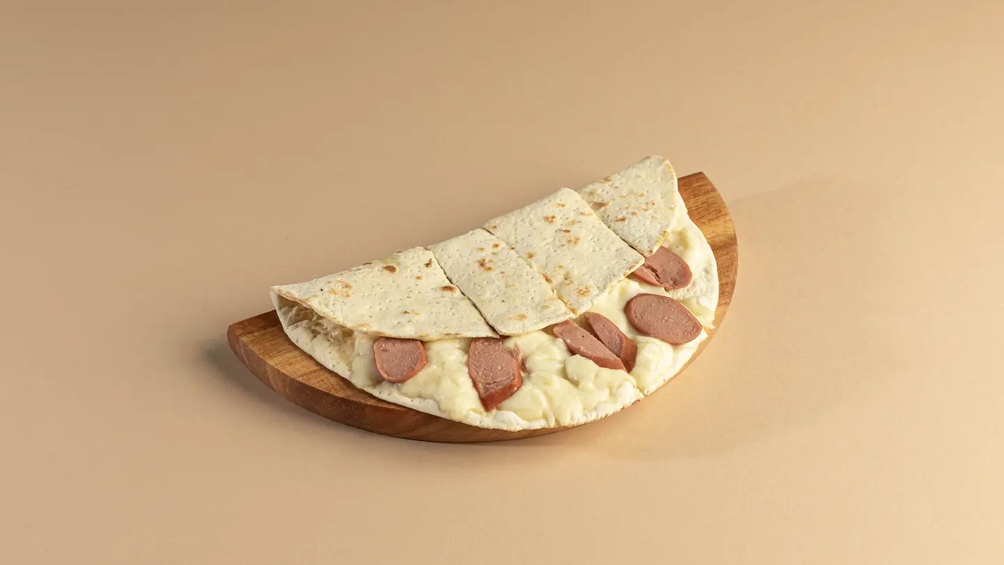 هوت دوغ و جبن عكاوي