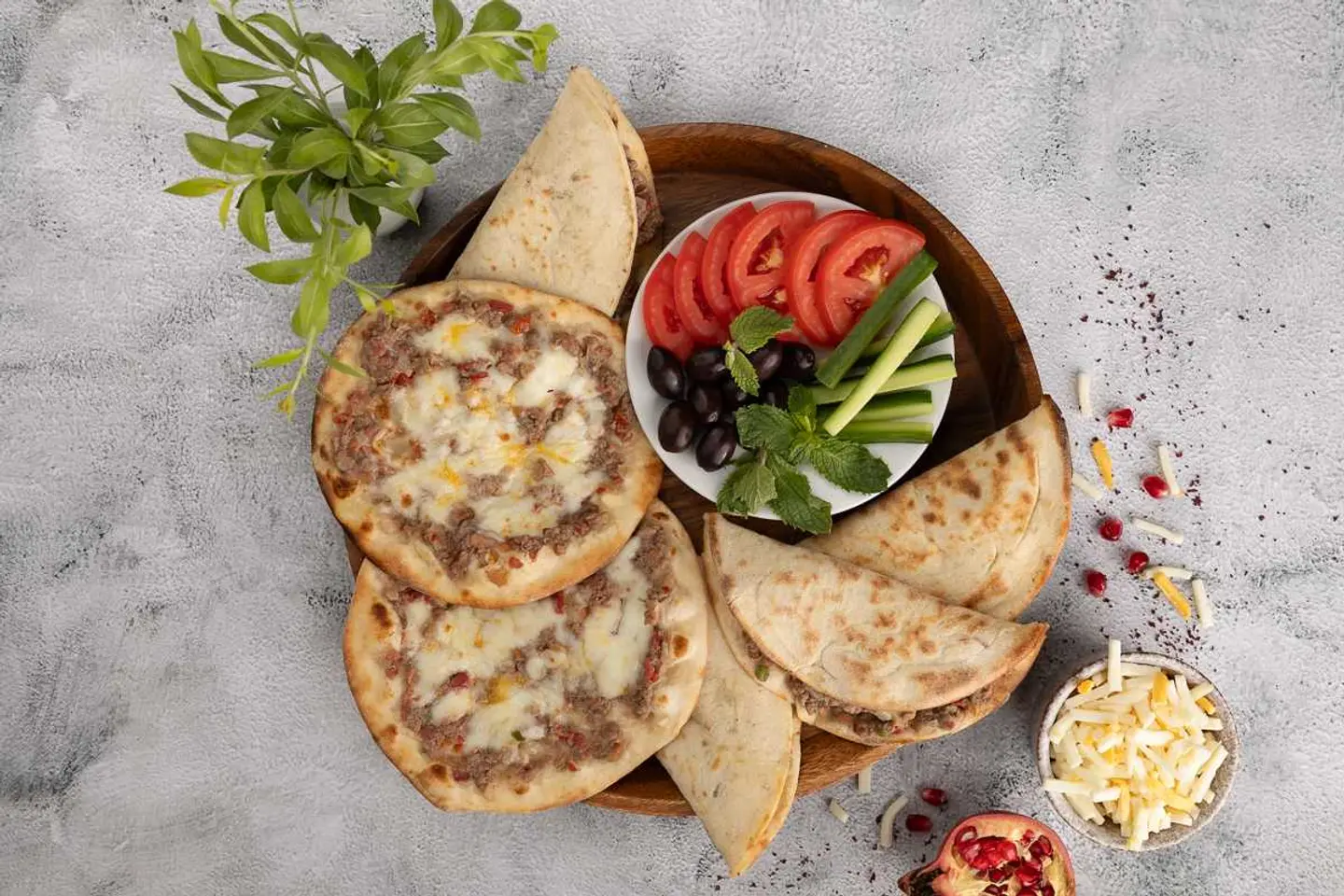 Lahm Bi Ajin & Cheese Mini Oushe