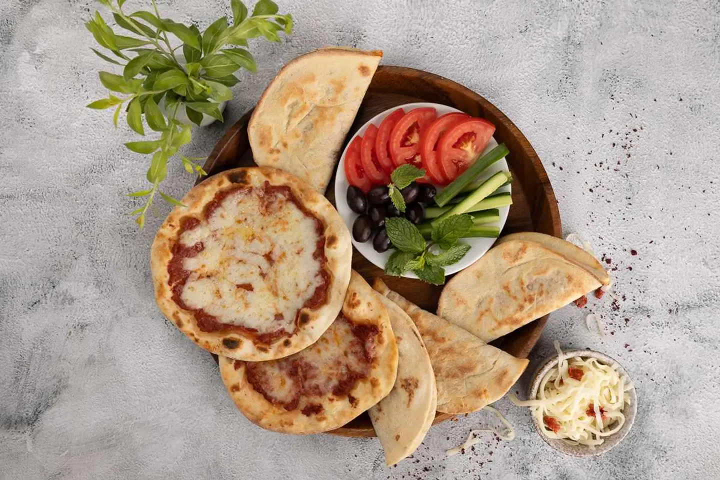 Sujuk & Cheese Mini Oushe