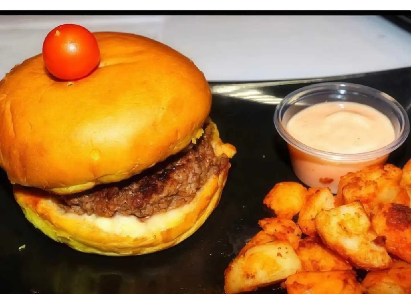 وجبة برقر لحم و 50ج بطاطس مشوي