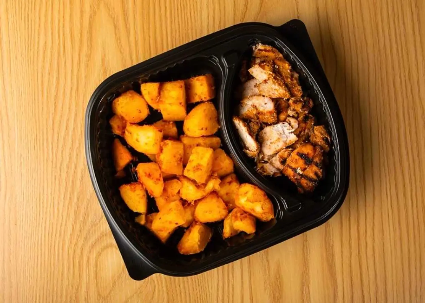 دجاج مشوي مع بطاطس مشوي