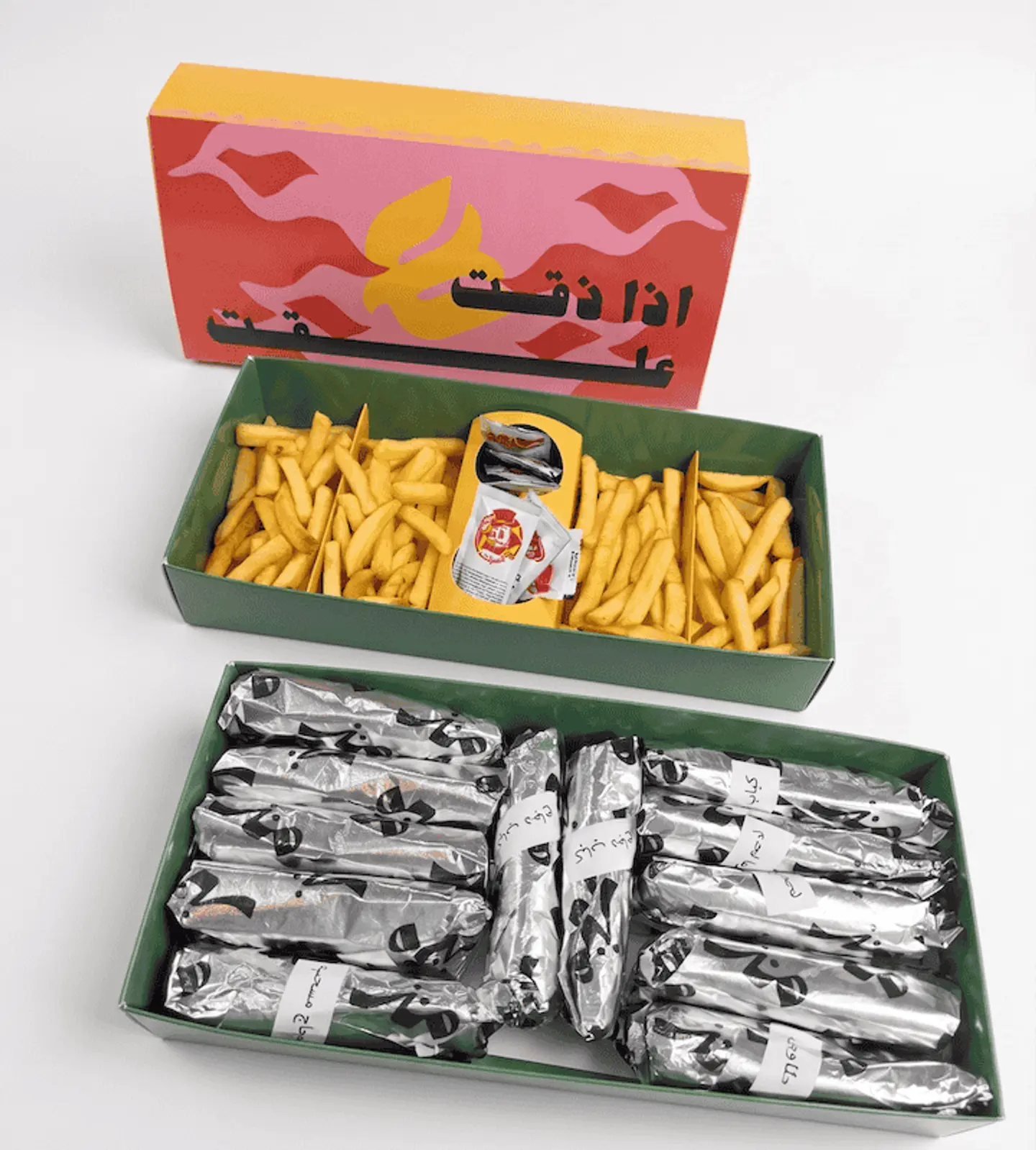 وجبة ساندويتش وبطاطا مقلية للجمعات