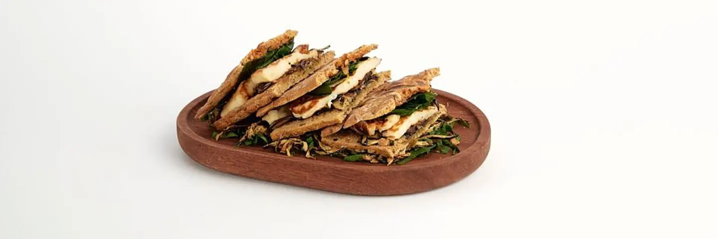 شطيرة حلومي مشوية (باو)