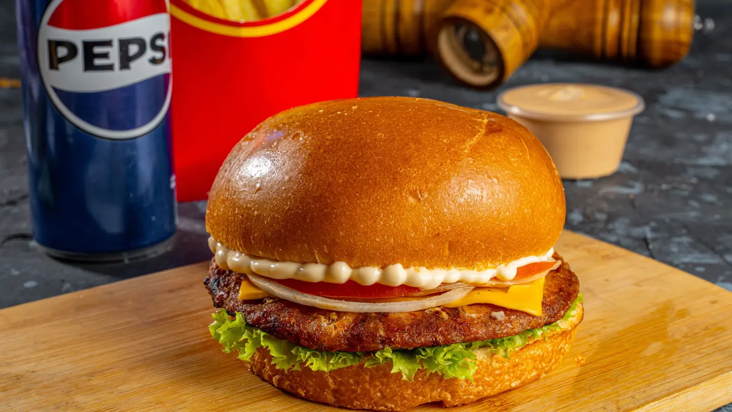 وجبة برجرعلى الفحم