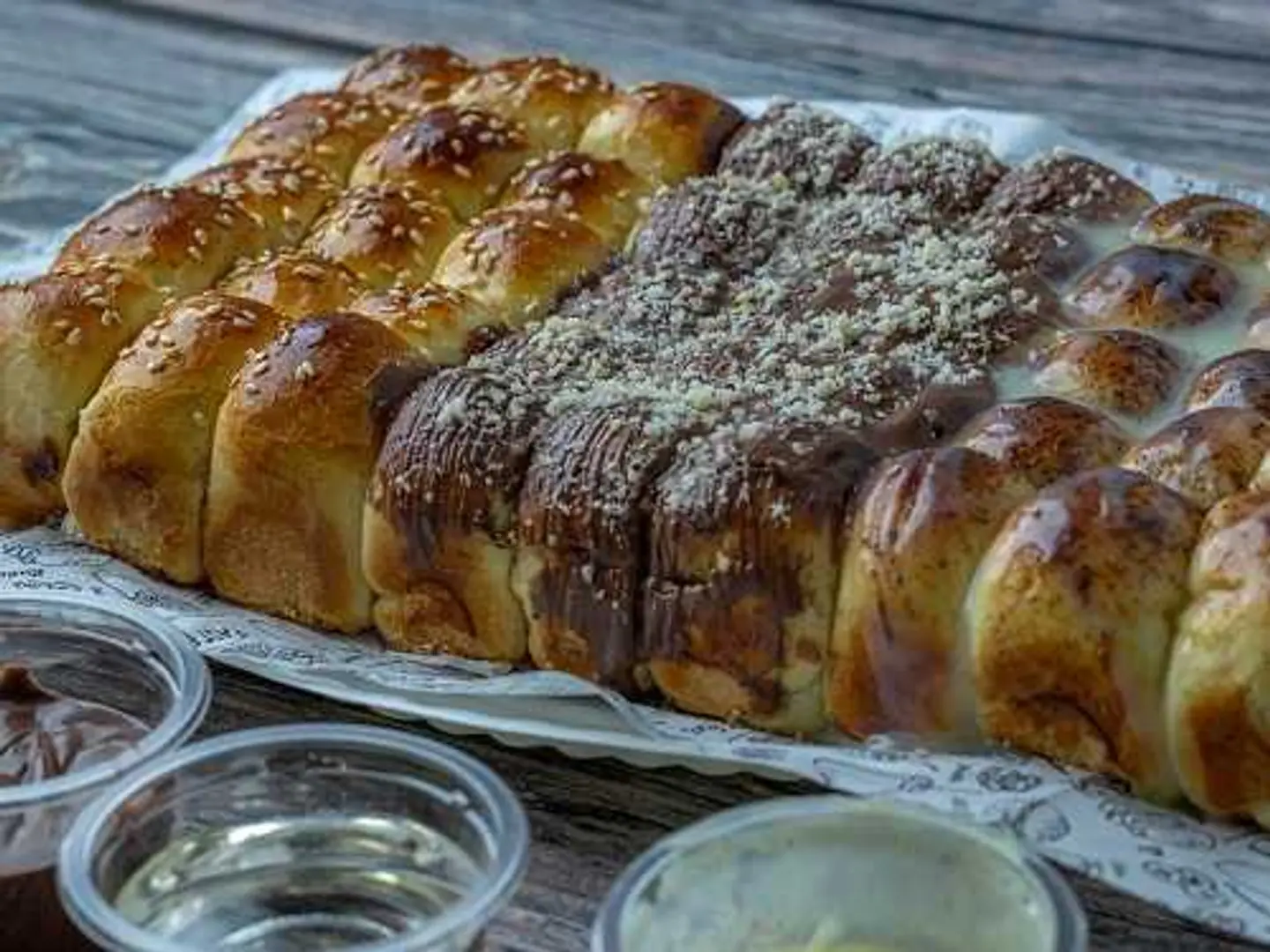 Large Mixed Pastry Honeycomb