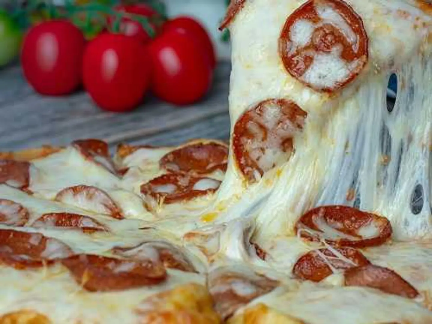 Large Pepperoni Pizza