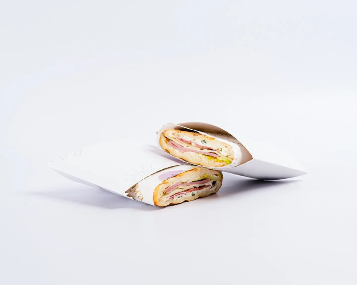 ساندويتش تركي و جبنة