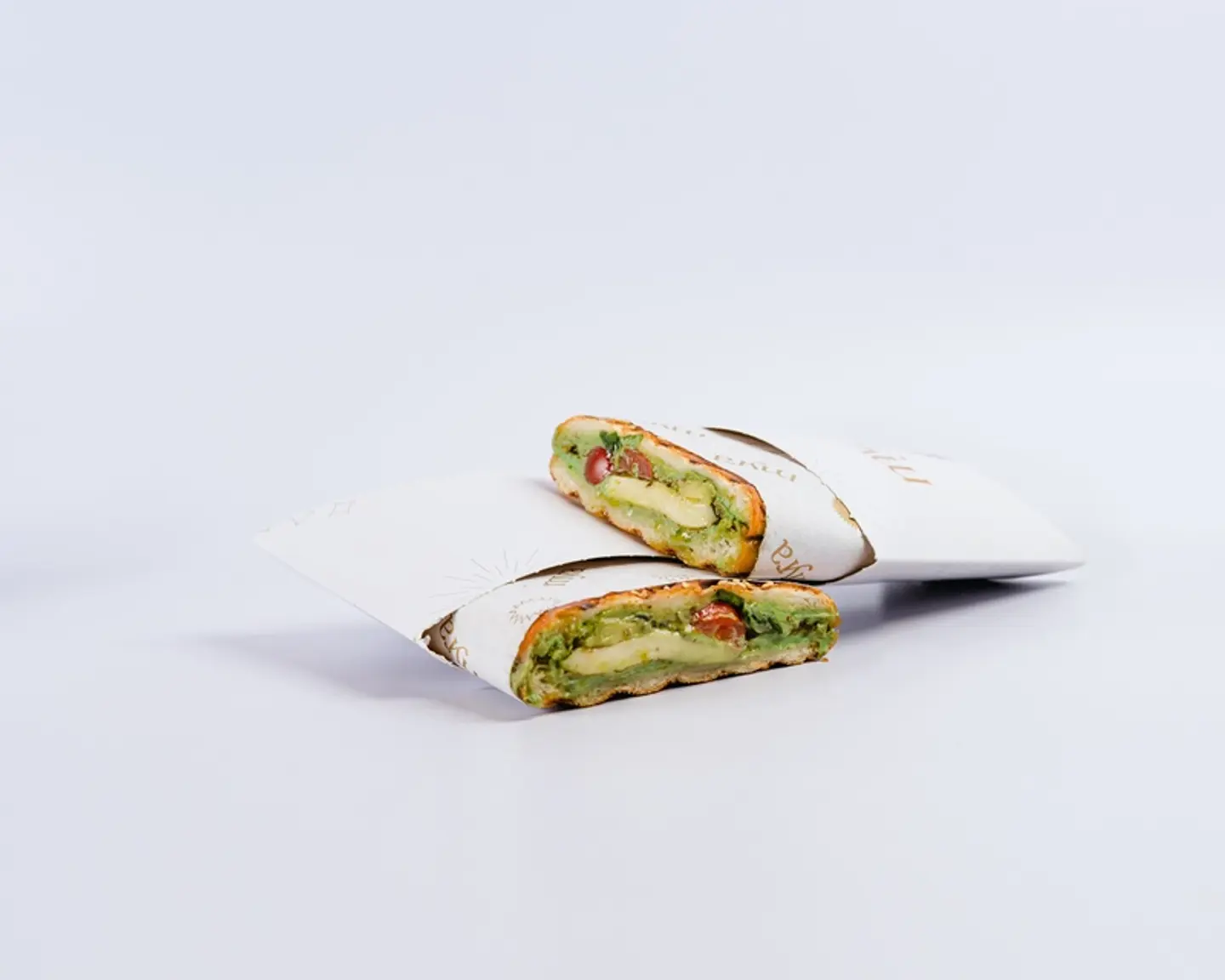 ساندويتش موزاريلا وافوكادو