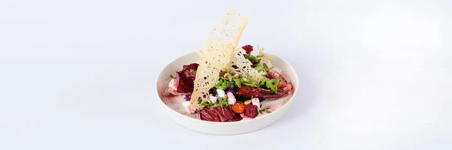 سلطة جبن الماعز والشمندر