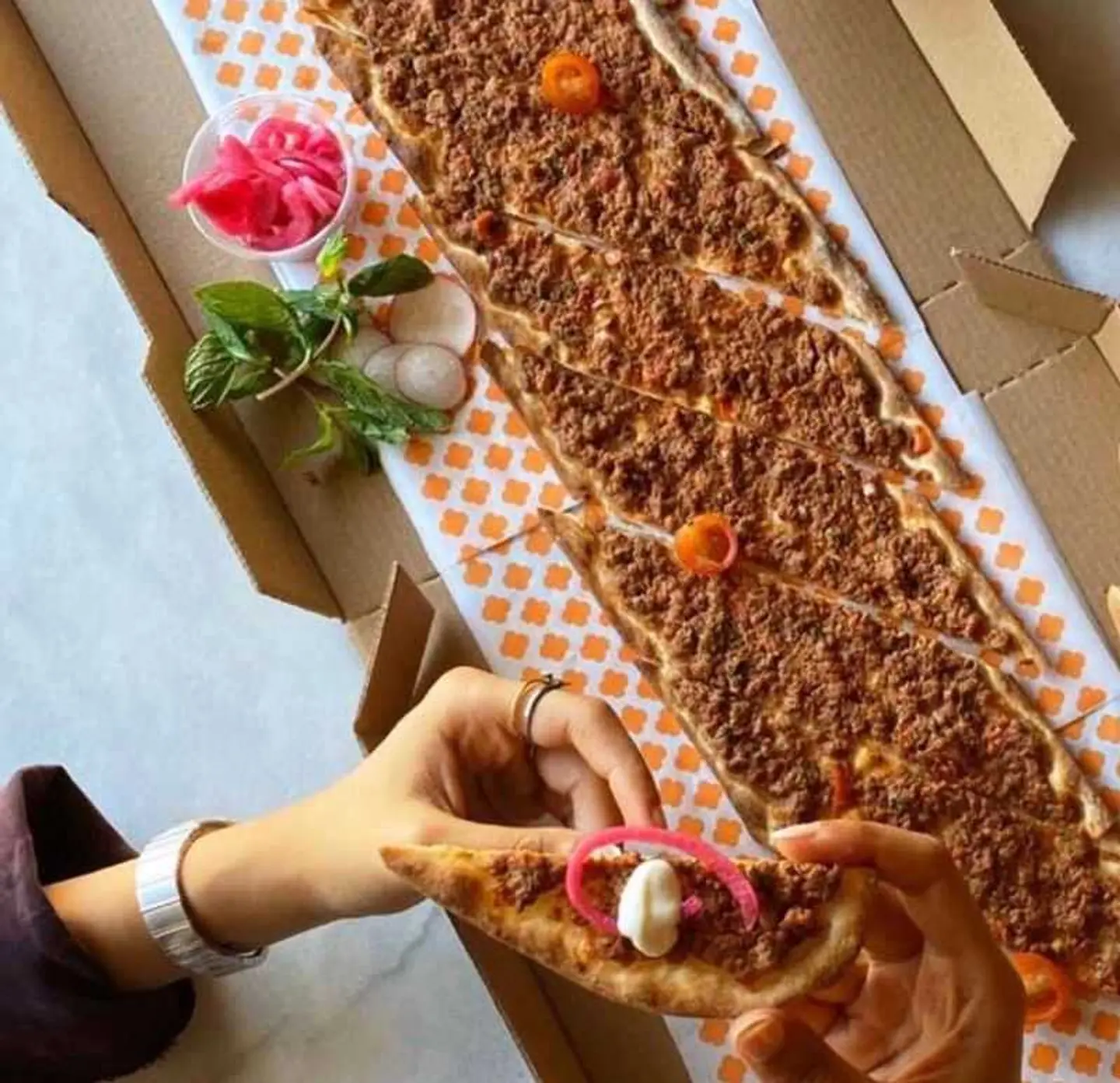 طبلية لحم بالعجين