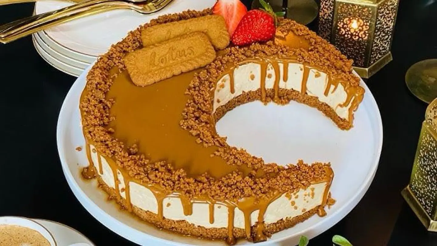 كيك هلال لوتس