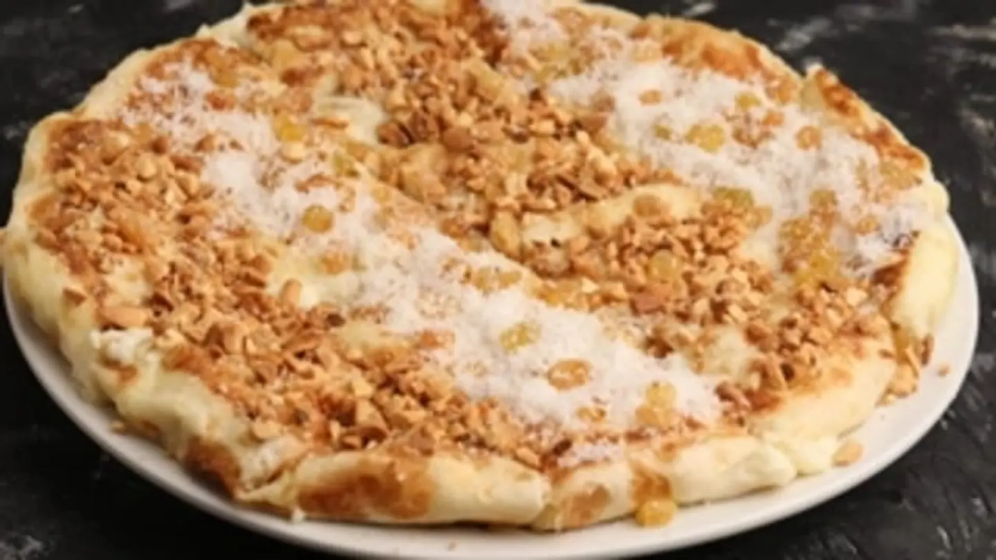 Najaf Pastry With Cream, Honey, Clotted Cream, And Nuts