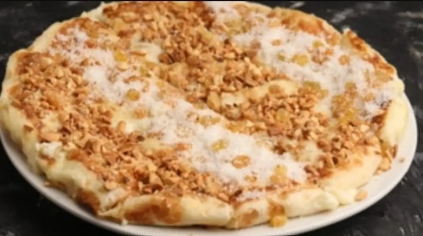 Najaf Pastry With Cream, Honey, Clotted Cream, And Nuts