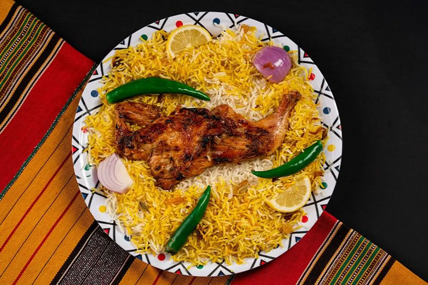 نصف حبة دجاج مظبي مع أرز شعبي
