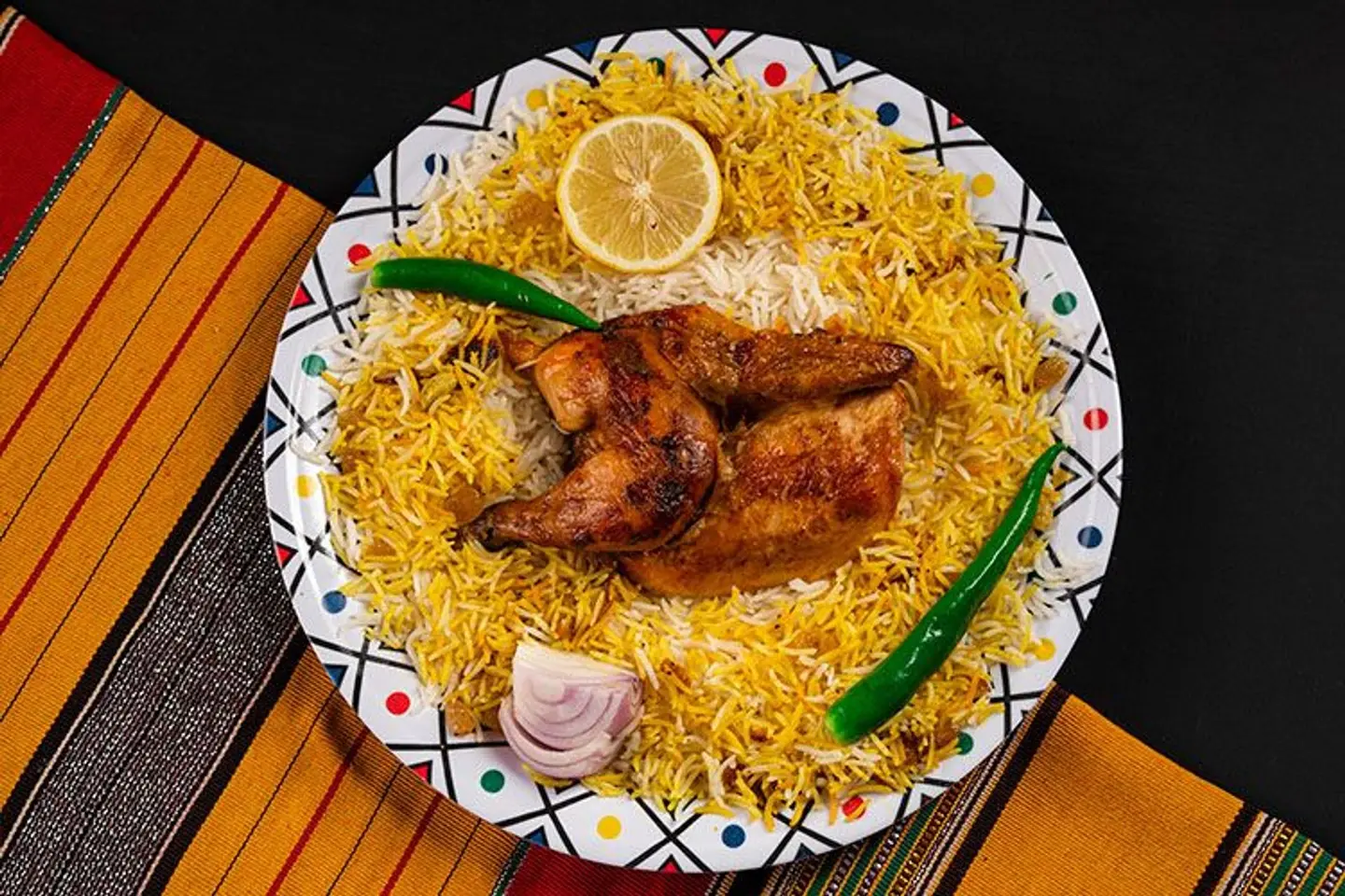 نصف حبة دجاج شواية مع أرز شعبي