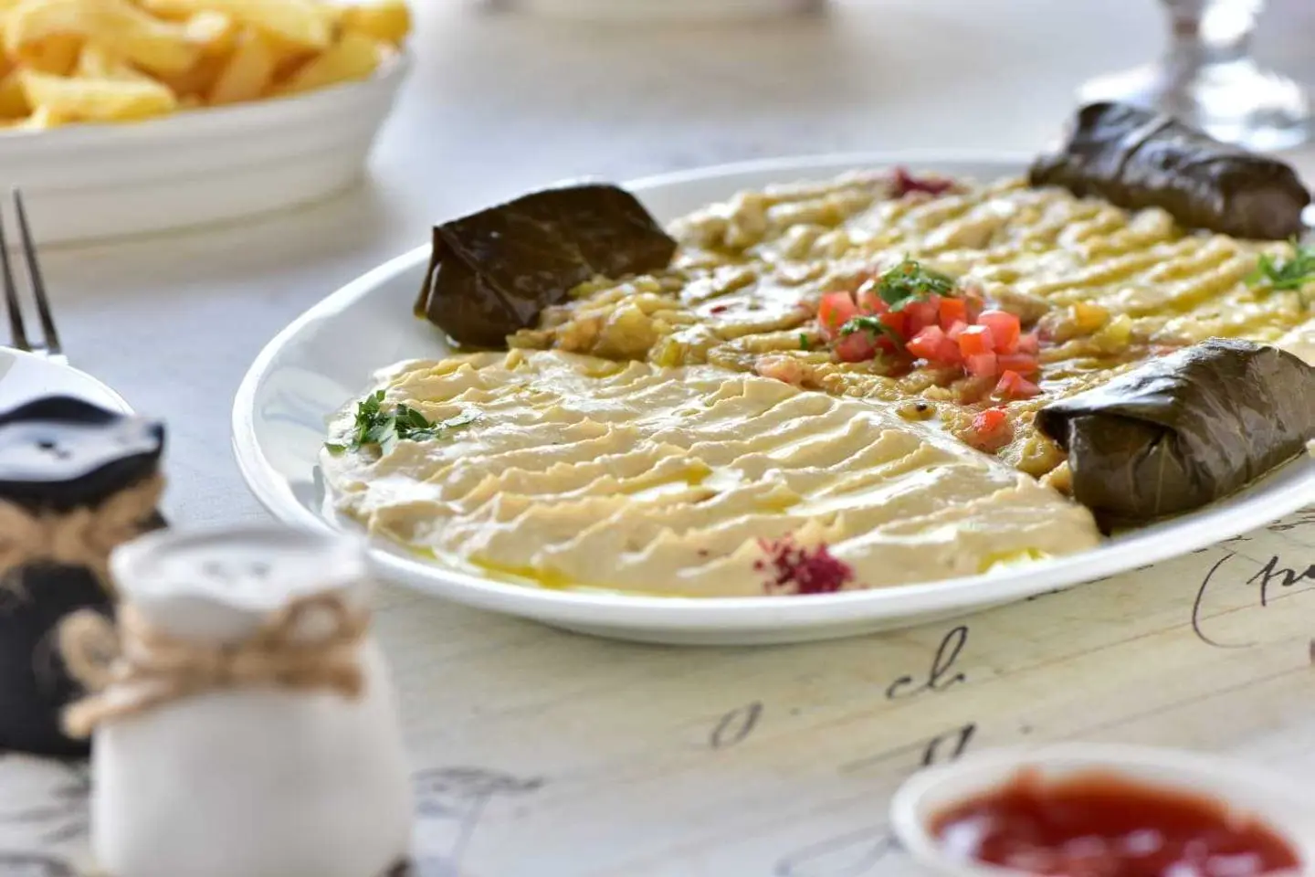 طبق مقبلات مشكل صغير