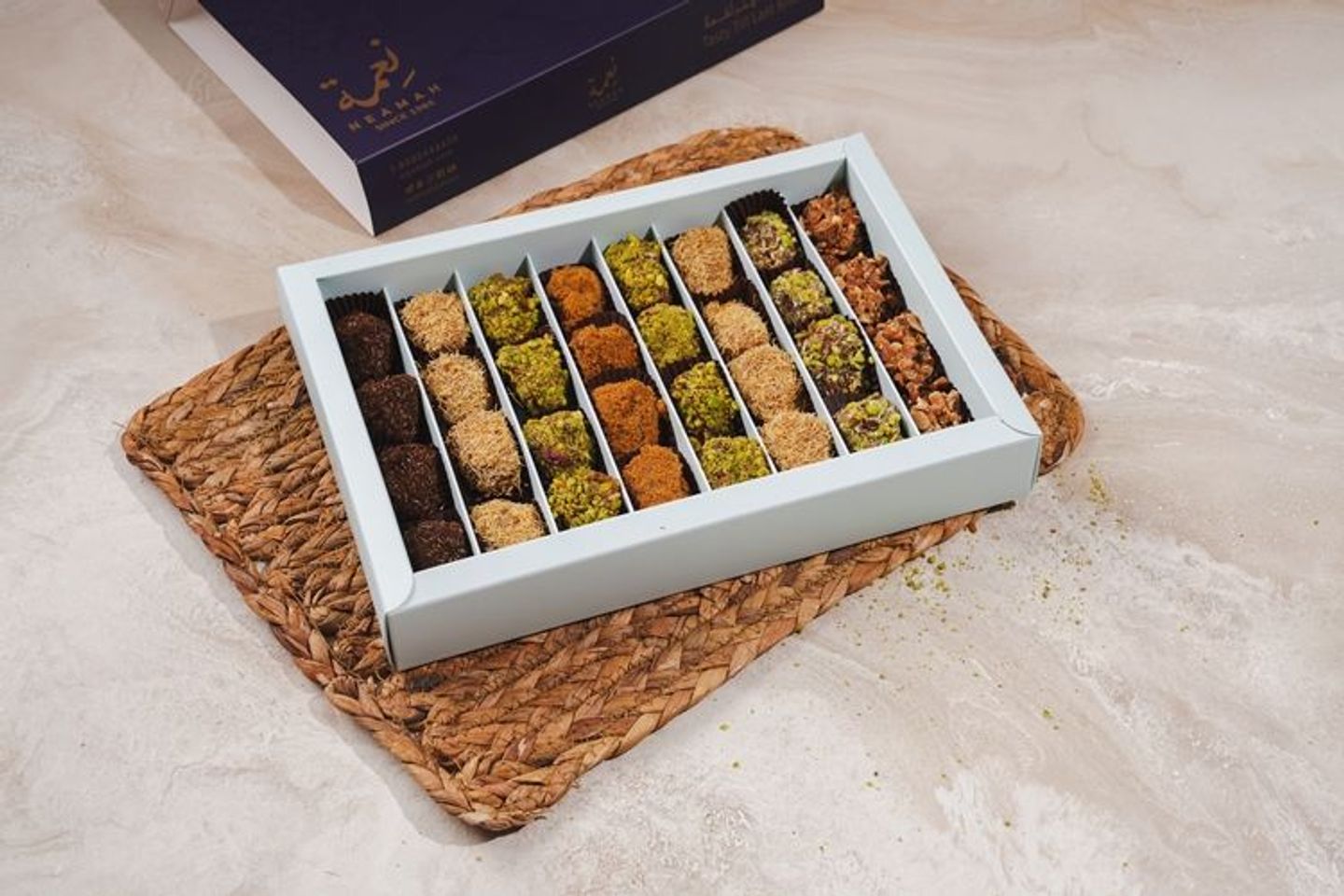 علبة تمر صغيرة