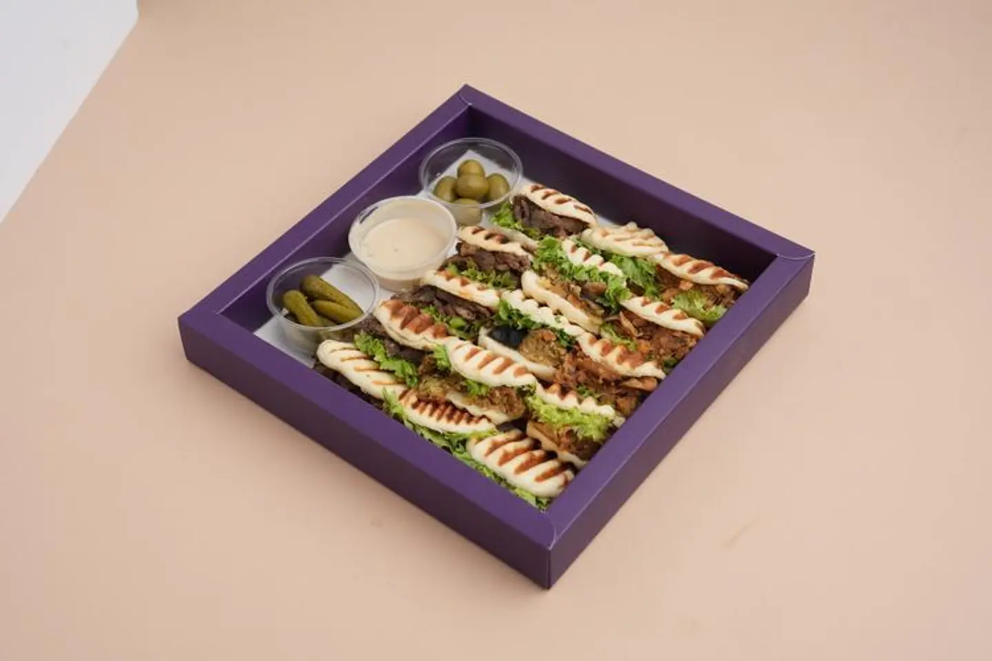 بوكس الشاورما مع الطعمية