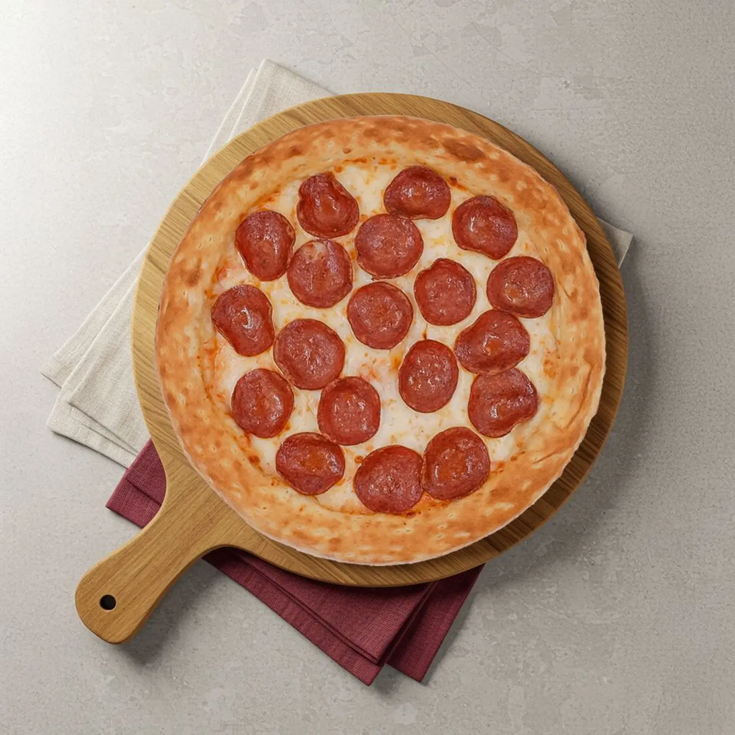 بيتزا ببروني وسط