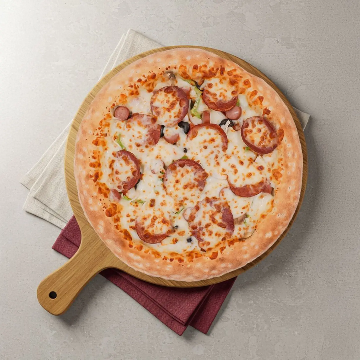 بيتزا سلامي وسط