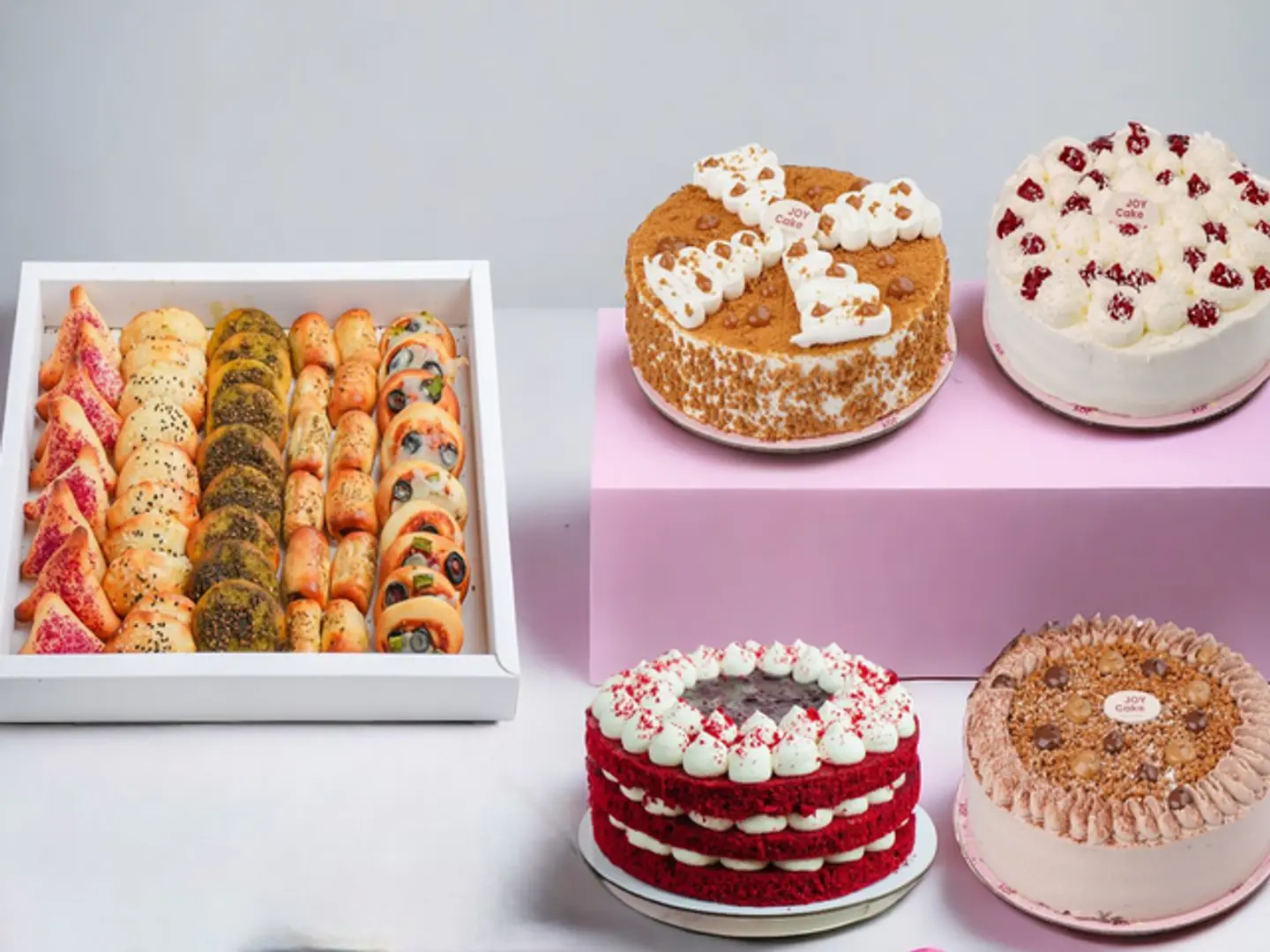 Cake And Pastry Box Display