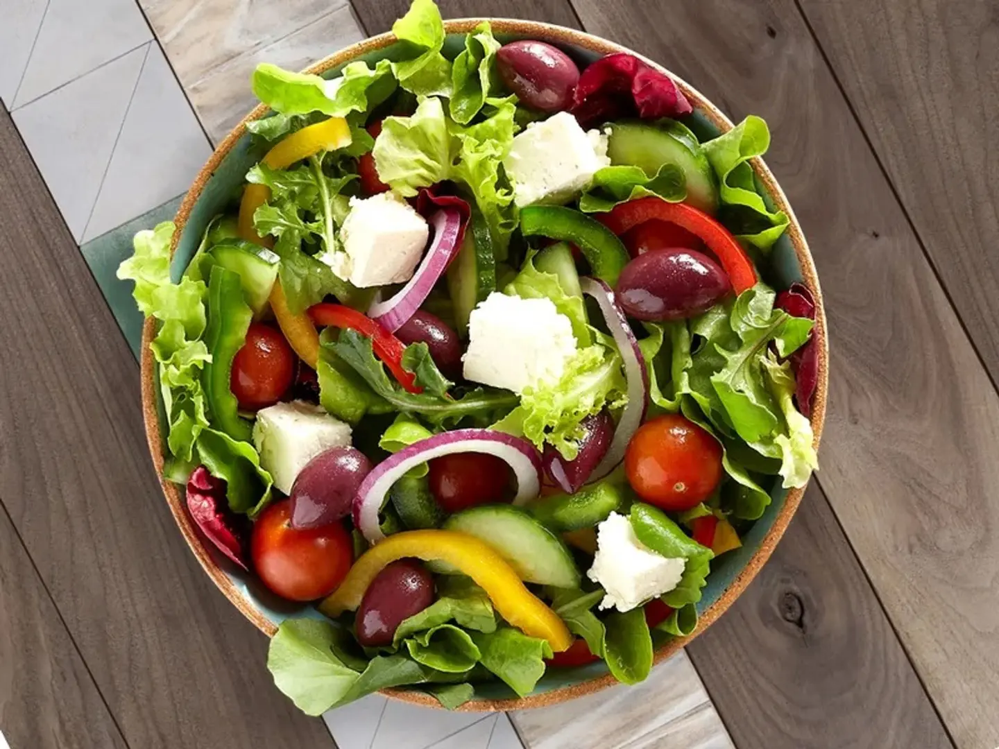 سلطة البحر الأبيض المتوسط ​​مع الدجاج