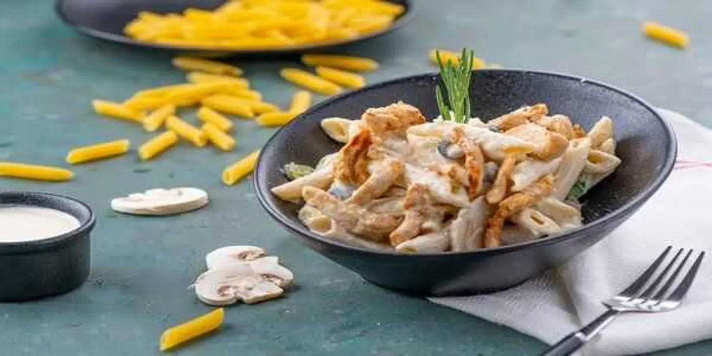 White Pasta With Chicken Sauce