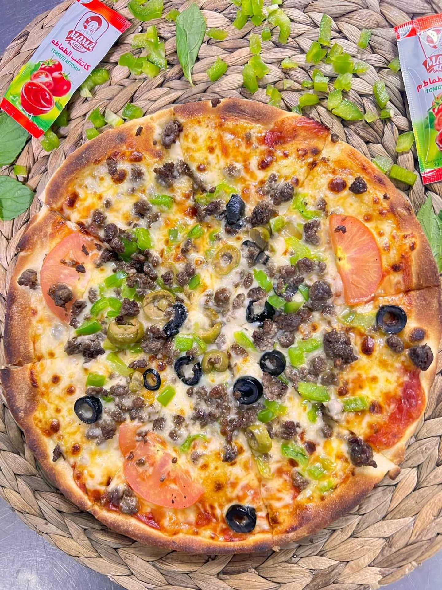 بيتزا لحم وسط-