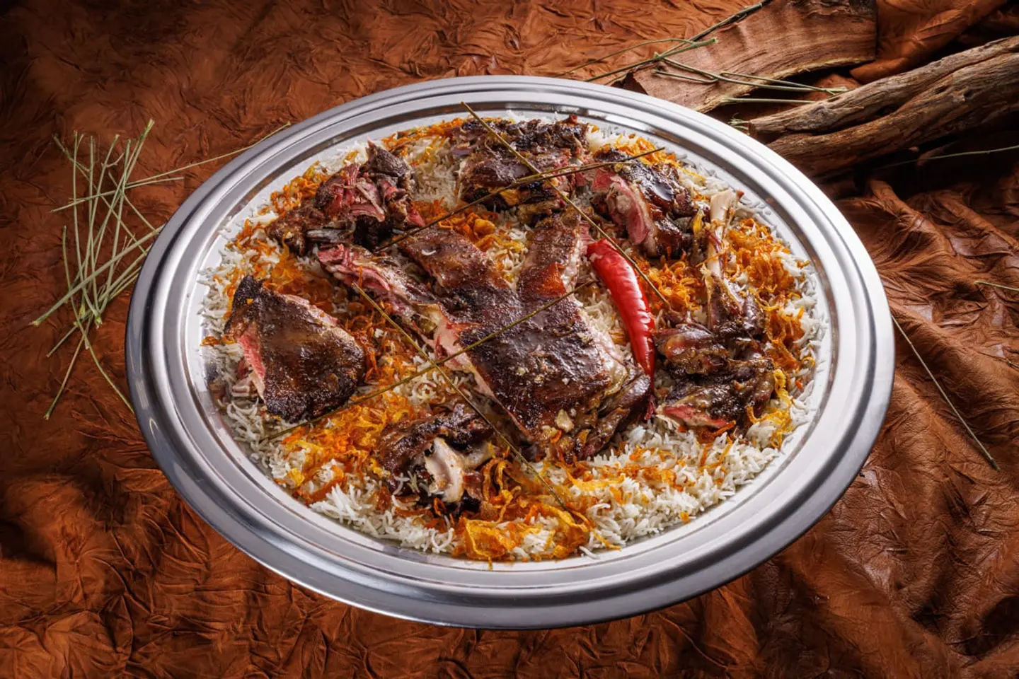 ربع ذبيحة تيس حنيذ مدخن مع الرز