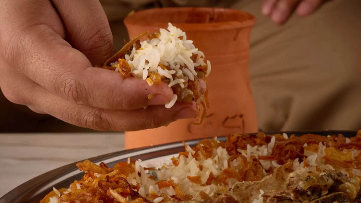 جرة المكموت مع أرز مزة ابيض