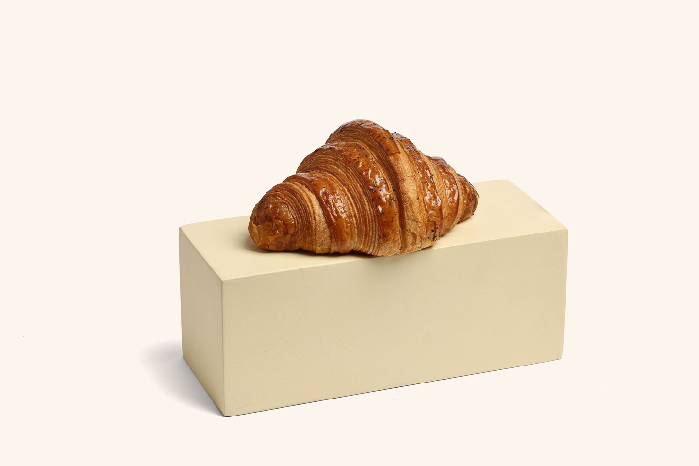 كروسان جبن ونعناع مجفف