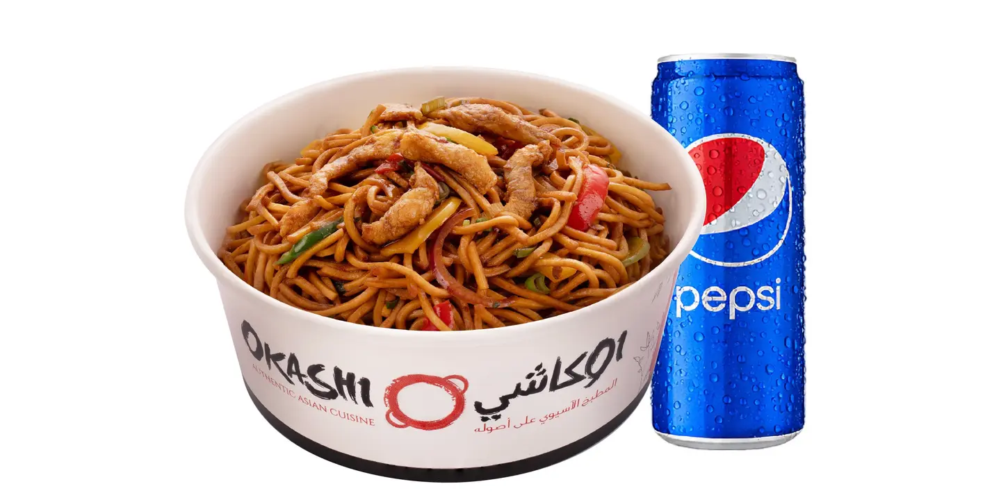 النودلز السنغفورية مع قطع الدجاج