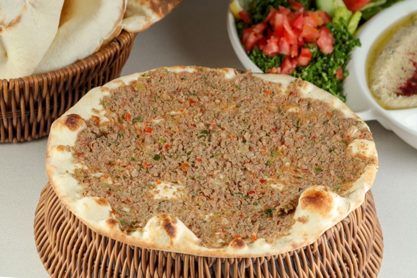 لحم بالعجين