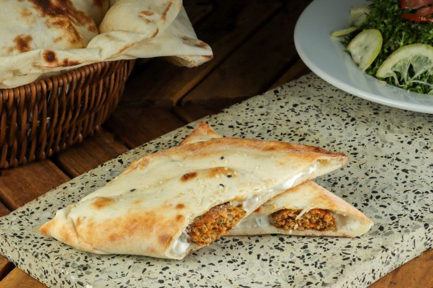 فطيرة كباب دجاج باللبنة