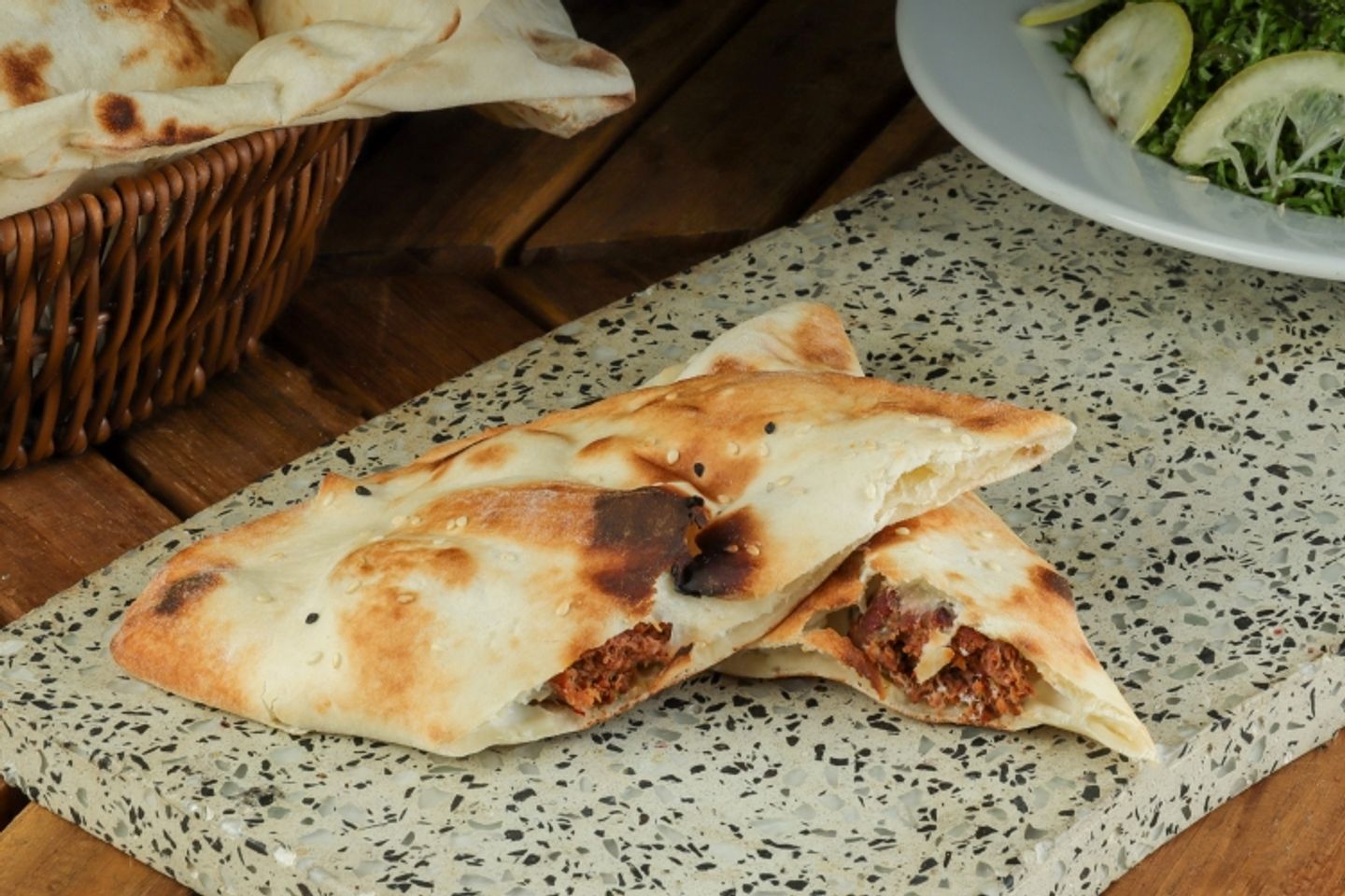 فطيرة كباب لحم باللبنة