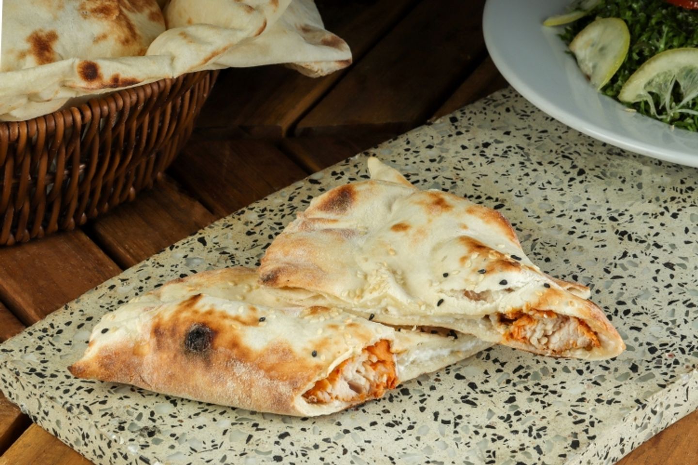 فطيرة شيش طاووق باللبنة