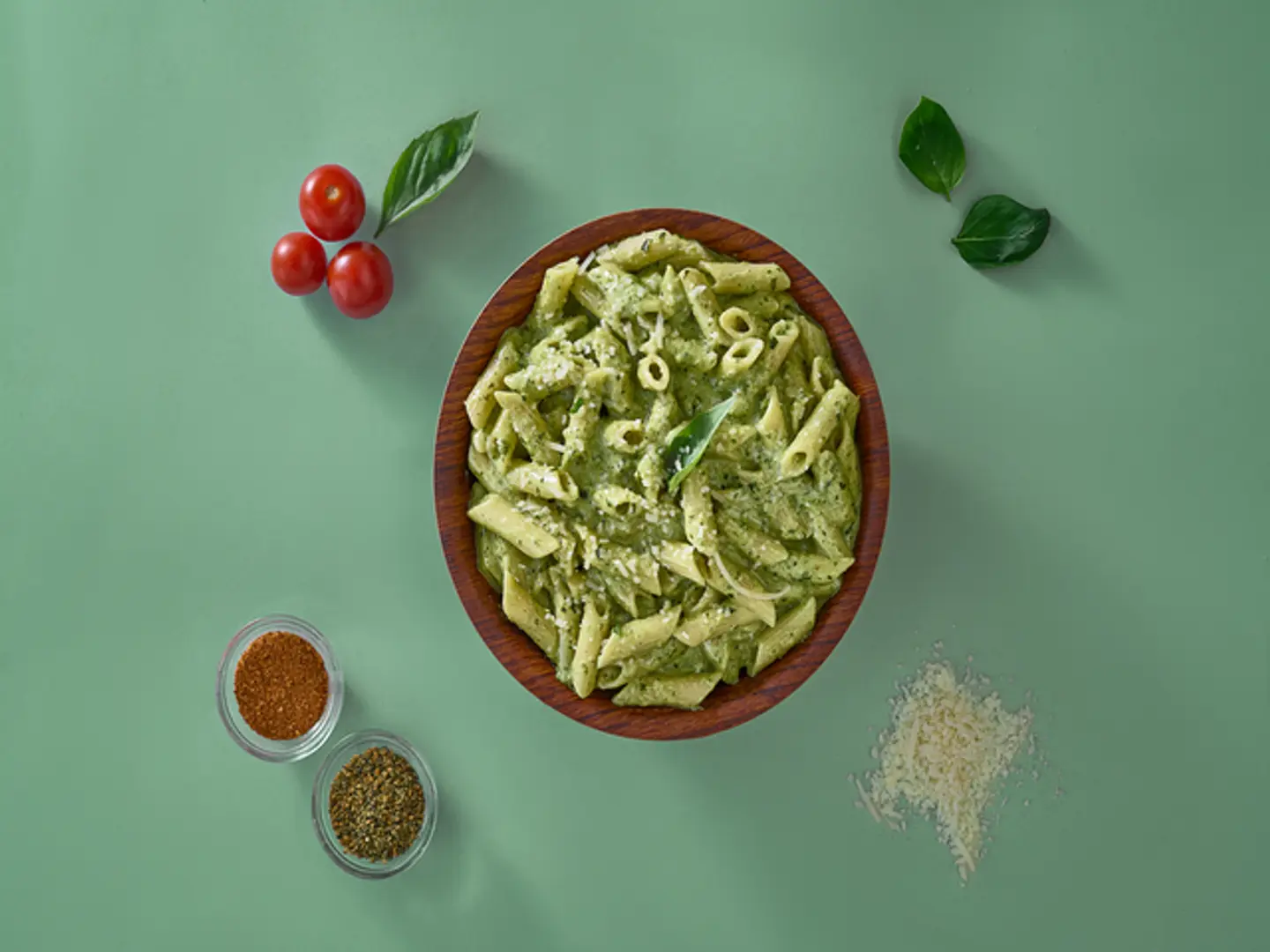 بيني باستا بالدجاج المشوي وصوص البيستو