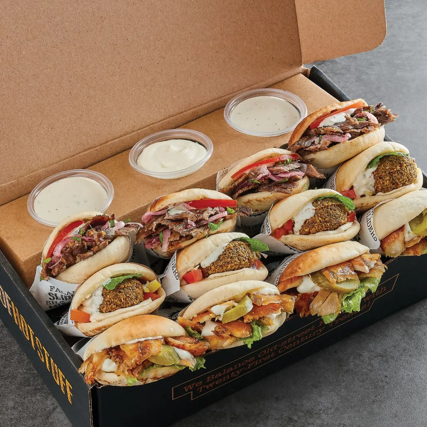 علبة سلايدر ووجبة جانبية