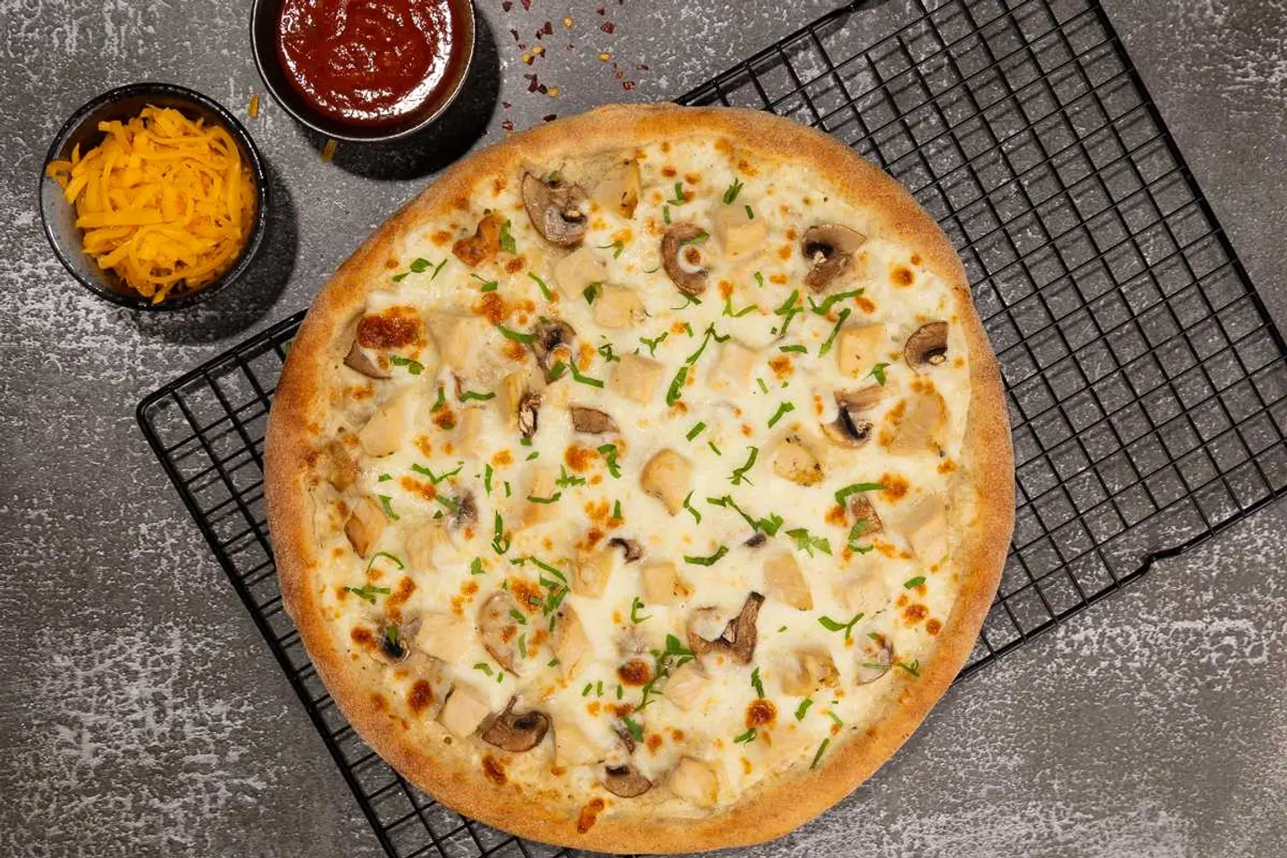 بيتزا دجاج ألفريدو - ١٢ إنش