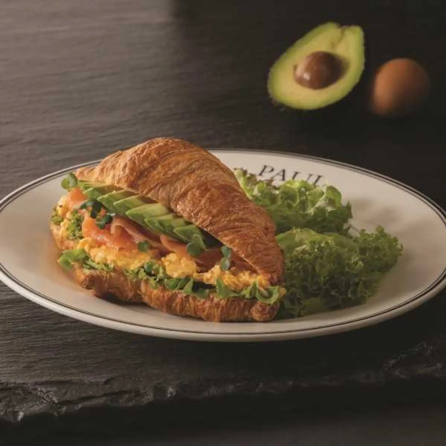 Croissalmon Avocado