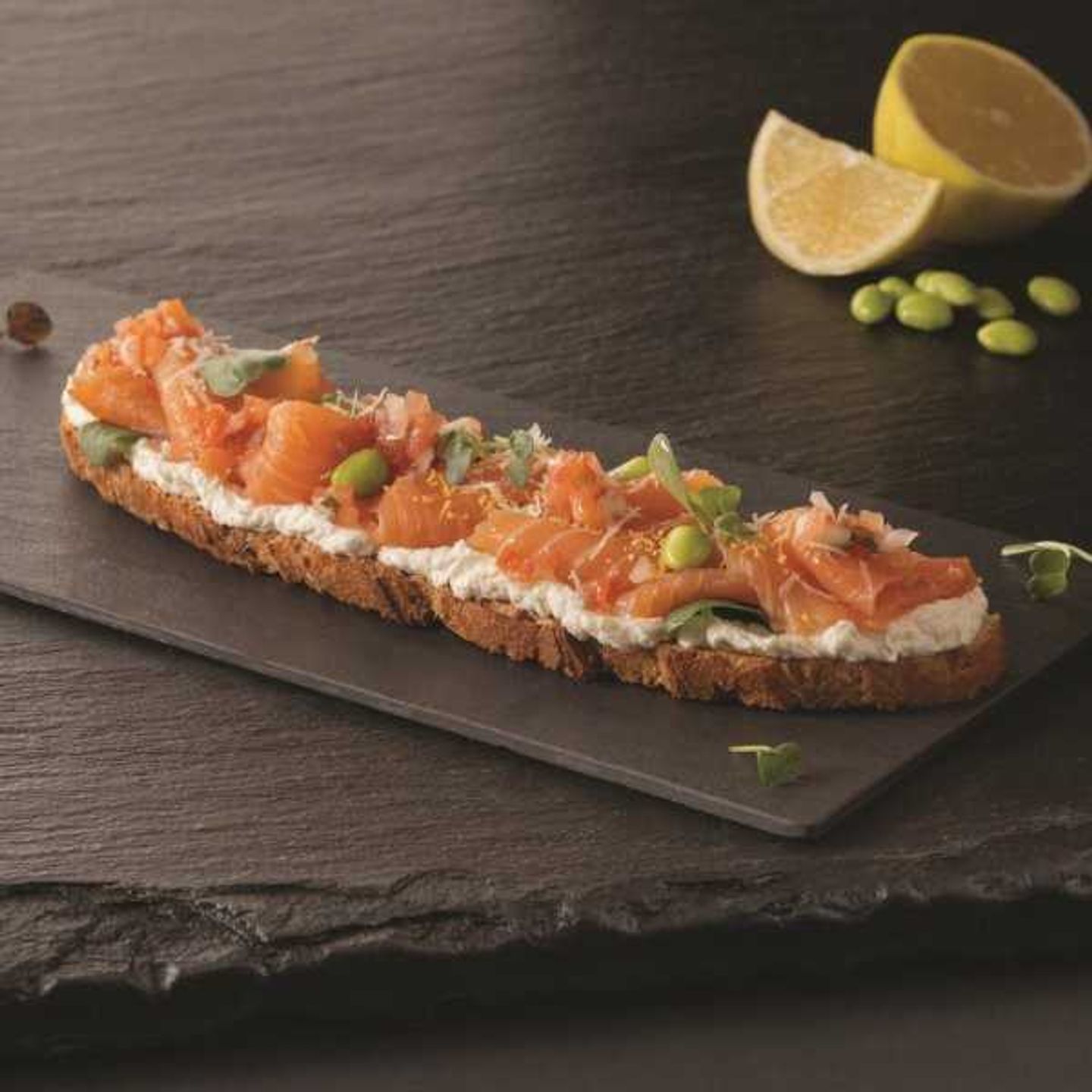 Horseradish Salmon Pizzetta