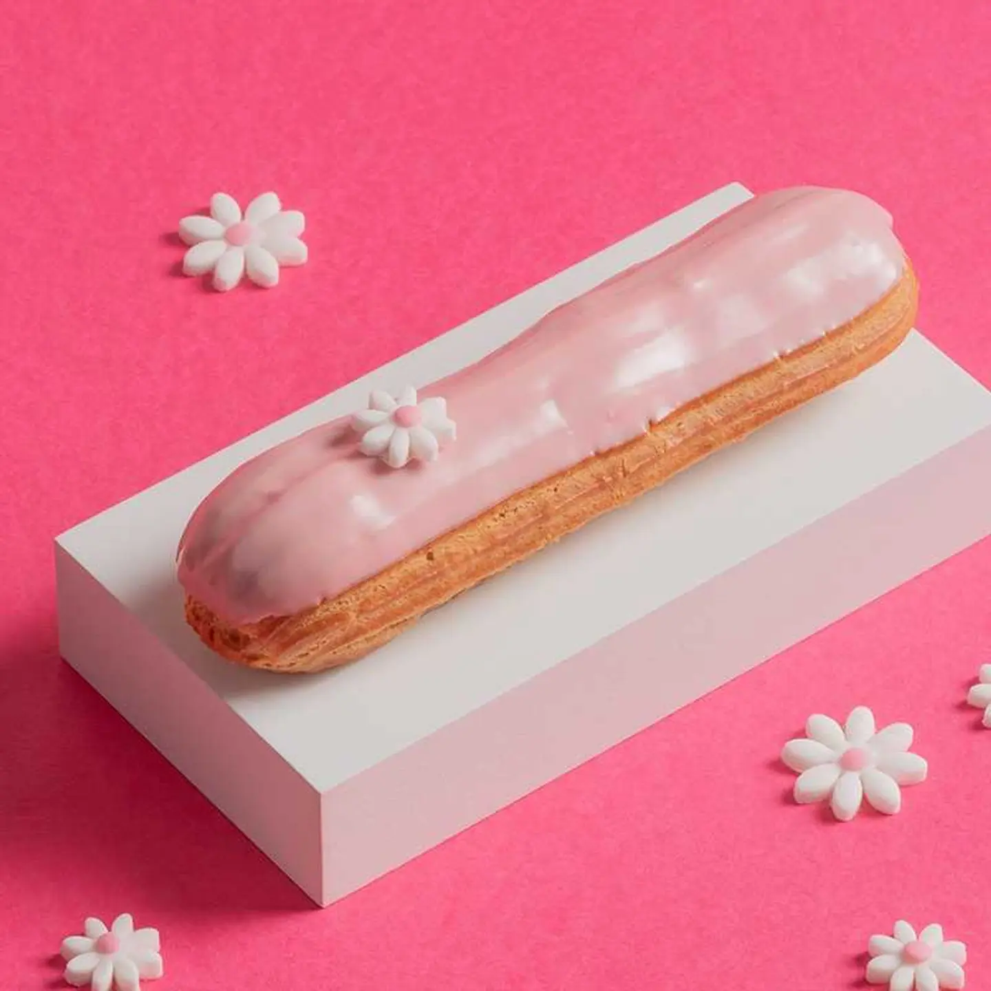 Strawberry éclair