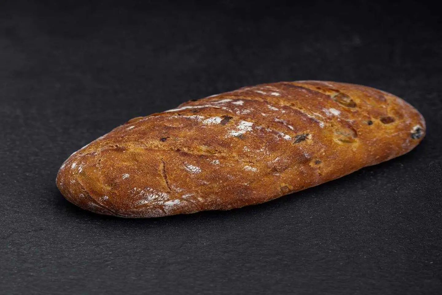 الخبز الأبيض مع الزيتون