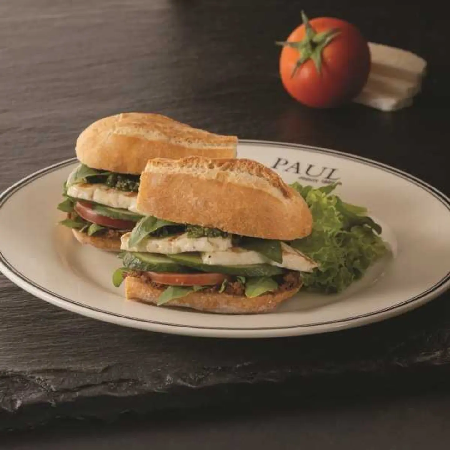 اشترى سندويش حلومى بيستو والثانى مجانا