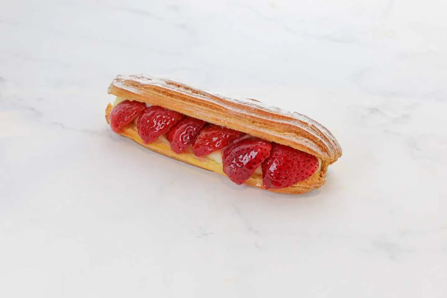 Strawberry éclair