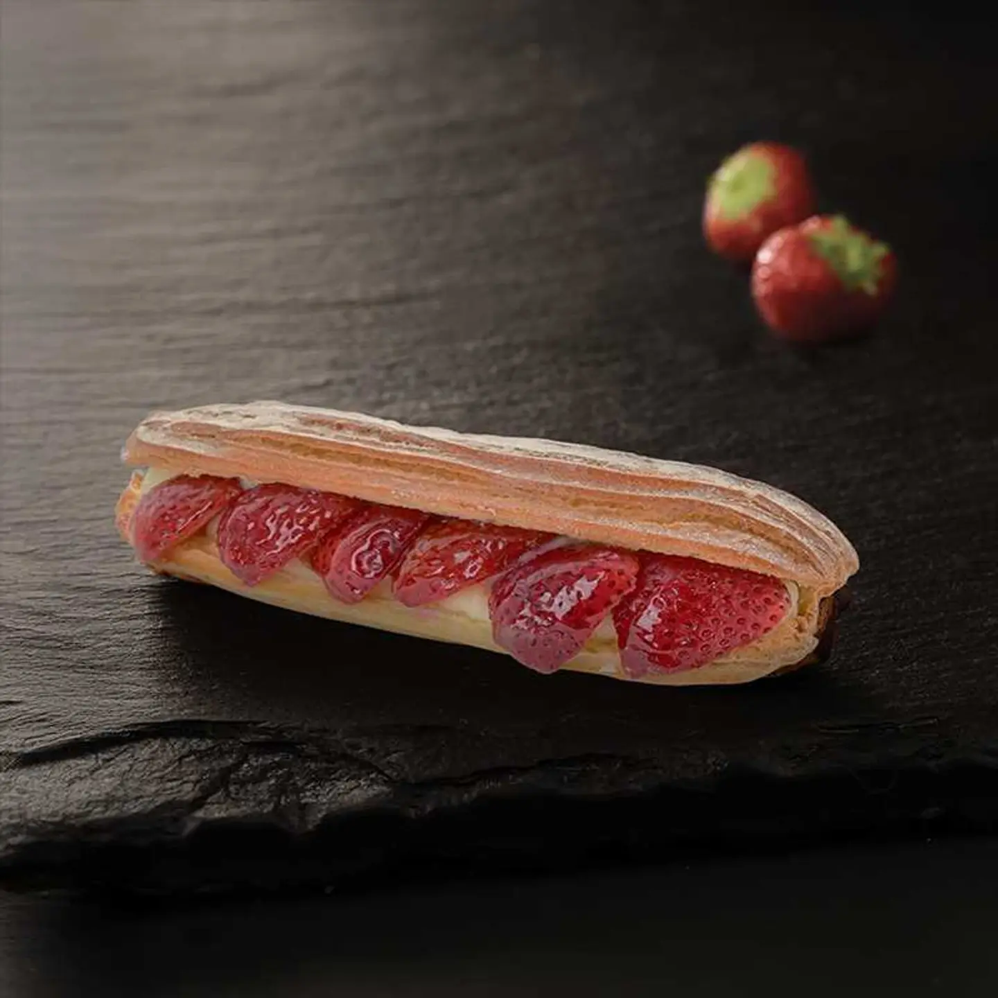 Strawberry éclair