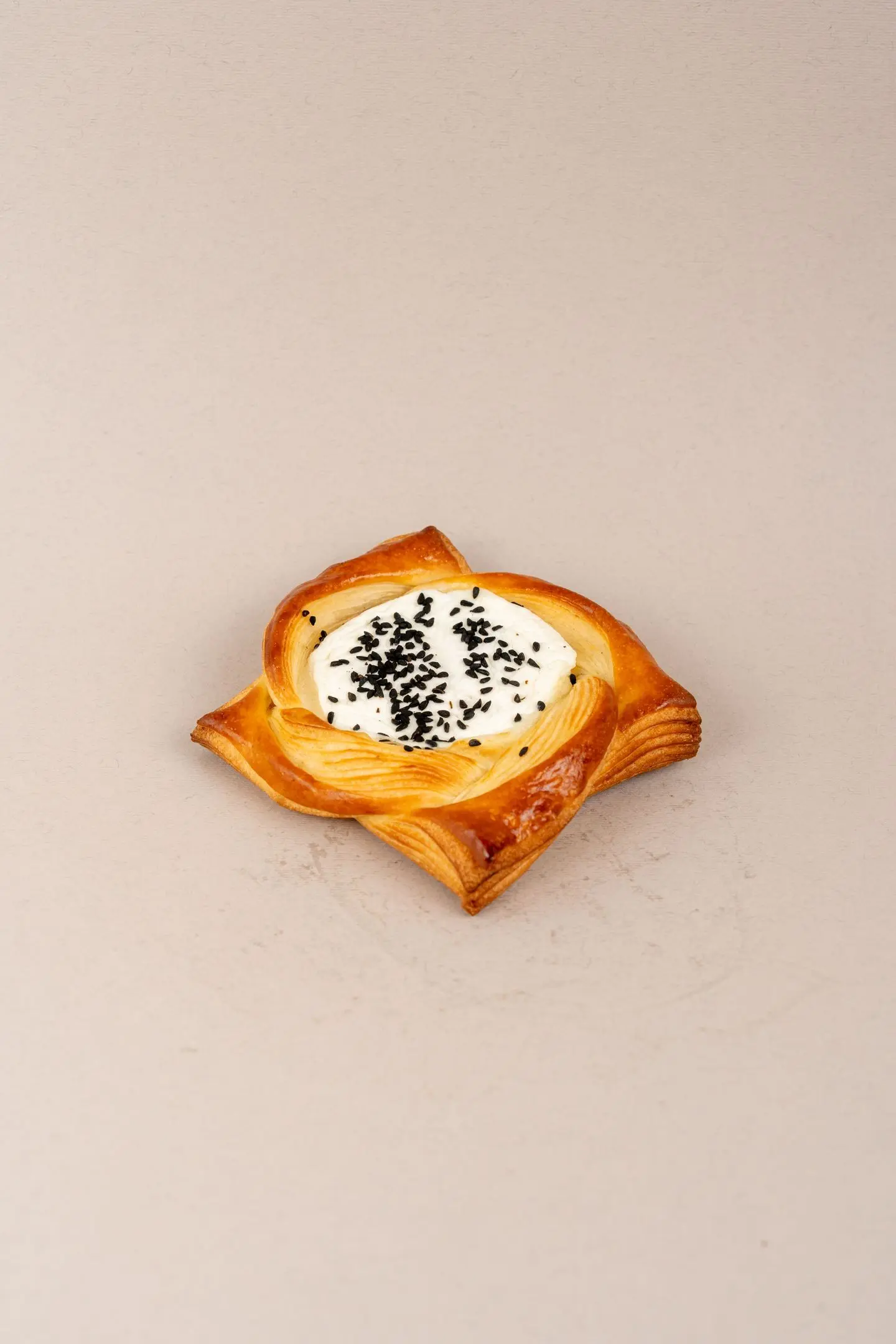 دانيش لبنة بالعسل