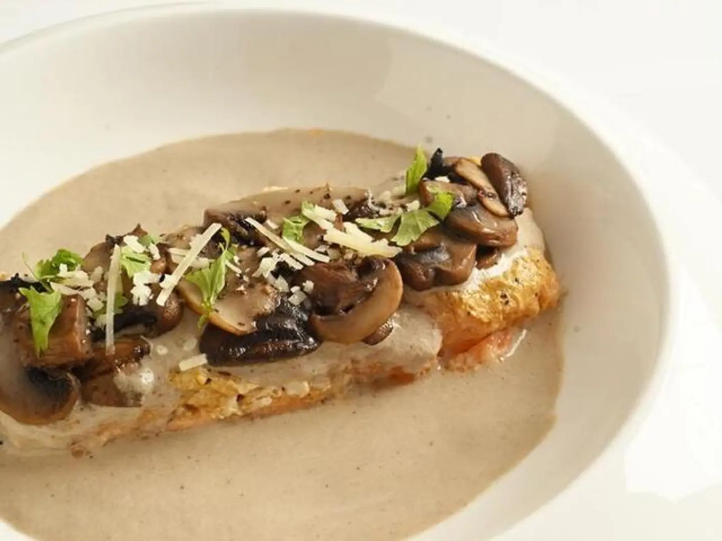 Salmon With Mushroom Sauce 160g