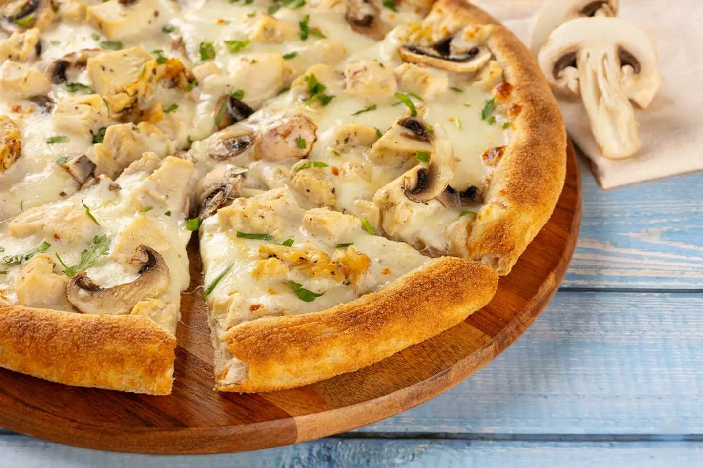 Chicken Alfredo Pizza Medium