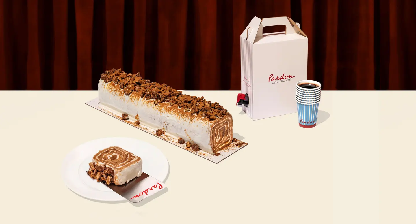 قهوة باردون مع كيكة السينامون رول